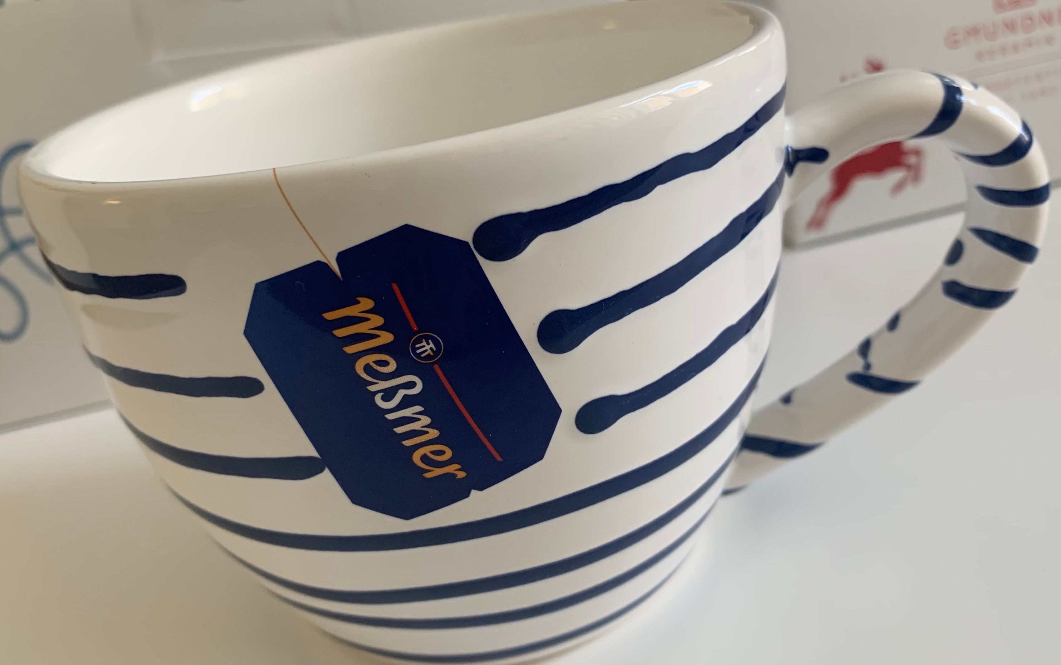 Gmundner Keramik Tasse mit Meßmer Teehänger sorgt für Genuss-Momente