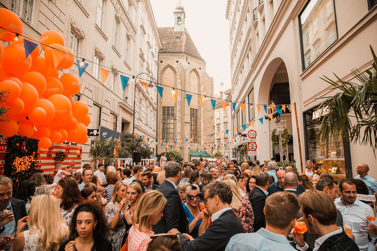 Campari Group – 100 Jahre Aperol – Aperol-Piazza in der Seitzergasse